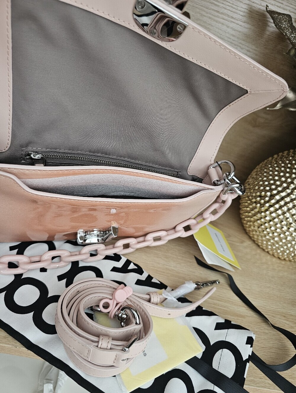 Marc Jacobs The leather shoulder Bag. - Picture 16 of 16